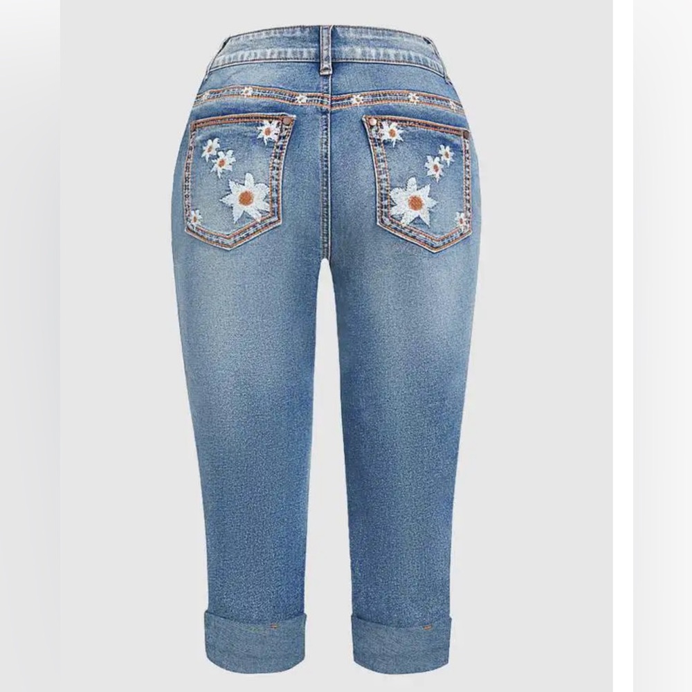 Flamingals Women’s Embroidered Mid Rise Button Fly Cropped Jeans Size M New NWT